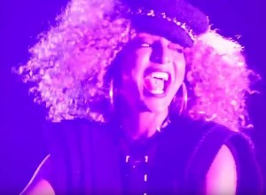 Senhit from the music video of 'Freaky!'