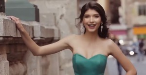 Sona Rubenyan from the music video of 'Slova Lyubvi'
