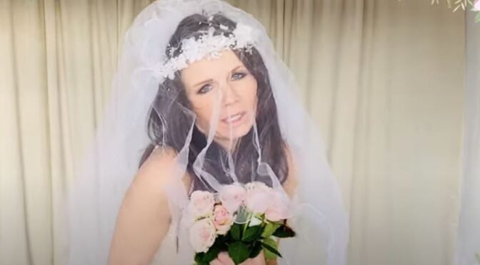 Lena Philipsson and her new single ‘Lära så länge man lever’