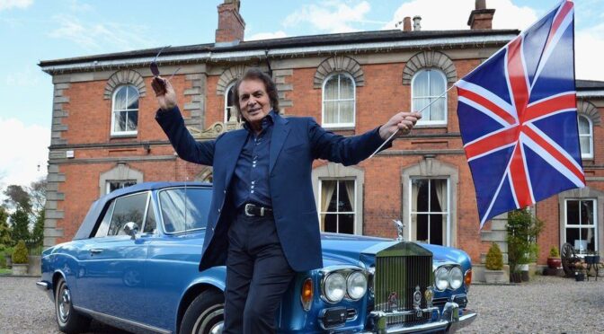 ENGELBERT HUMPERDINCK GETS AN MBE AWARD