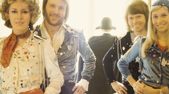 WOTEOLU – BUNNY GIRLS