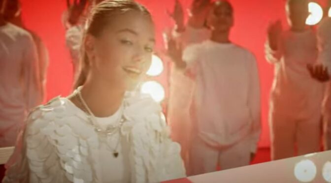 France: Zoé Clauzure releases official ‘Cœur’ music video