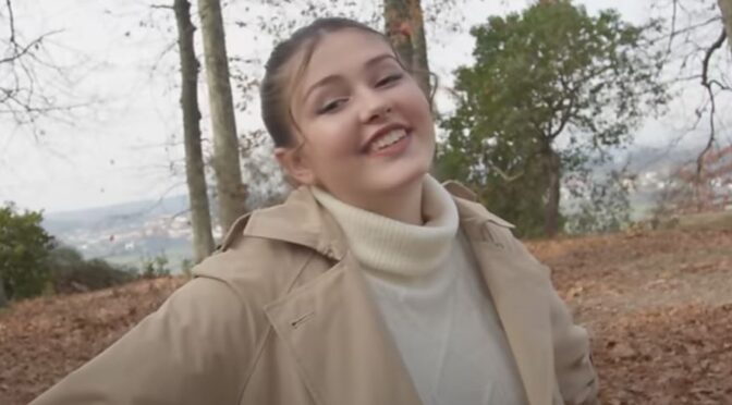 Joana Almeida sings the charming ‘Se me ouvires cantar’