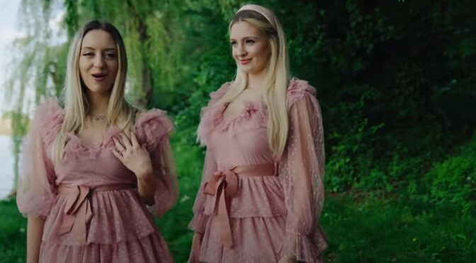 Mirella & Presiyana and their beautiful cover of ‘Arcade’