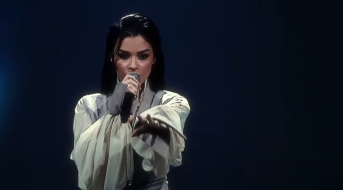 Inis Neziri sings the delightful ‘NË KRAHËT E DIKUJT TJETËR’ at Kënga Magjike 2025