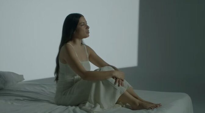 Blanca Paloma releases cool track ‘Lo fugaz’