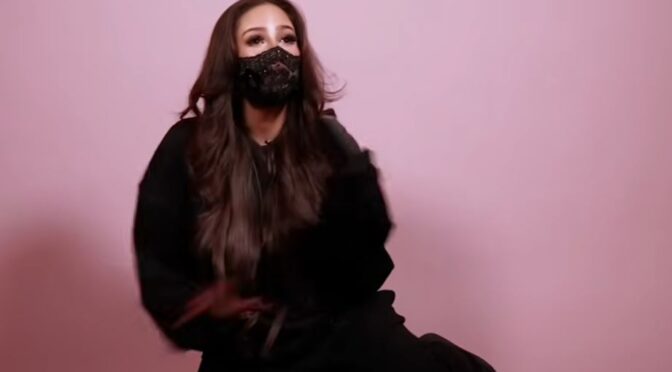 Felicia sings ‘Främling’ cover